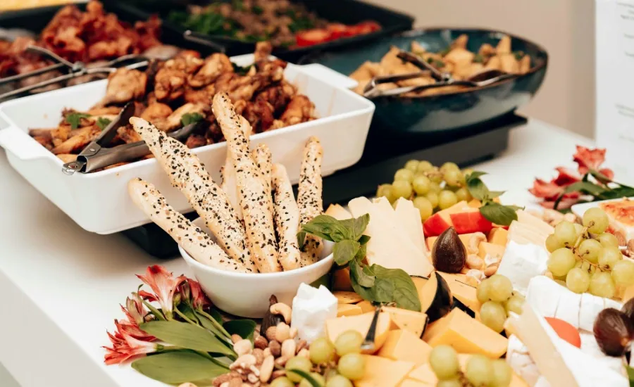 how to host a dinner party