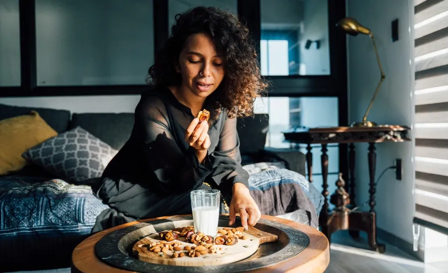 woman doing emotional eating