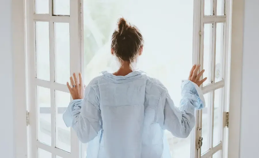 influencer having her morning routine