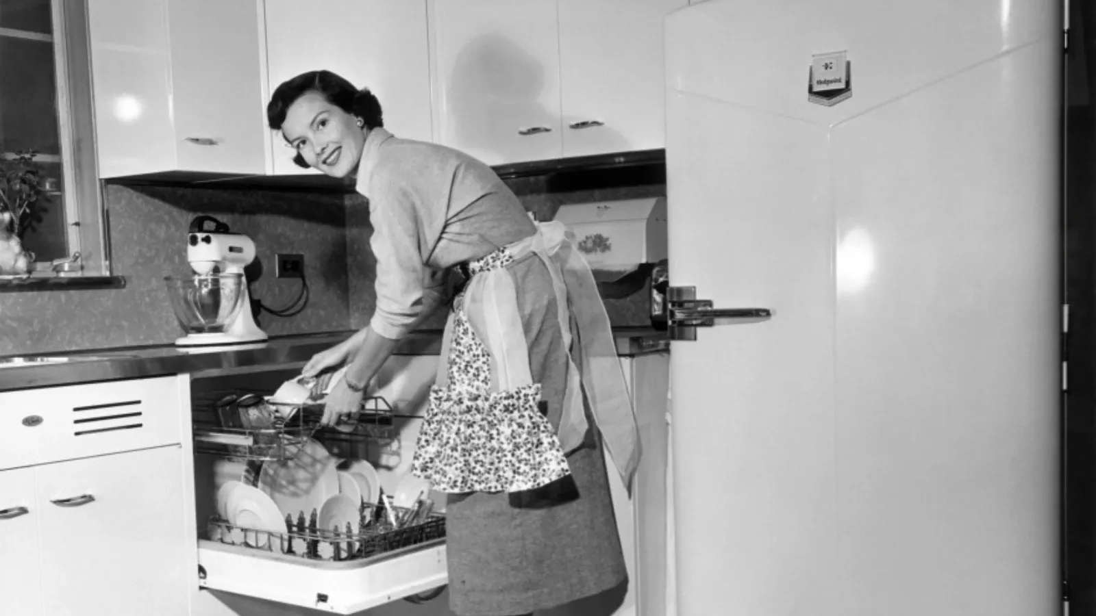 The Tradwife Debate Makes Feminists Uncomfortable — And That Discomfort Is Worth Examining
